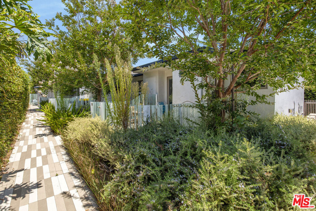 1446 Yale Street - Photo 10