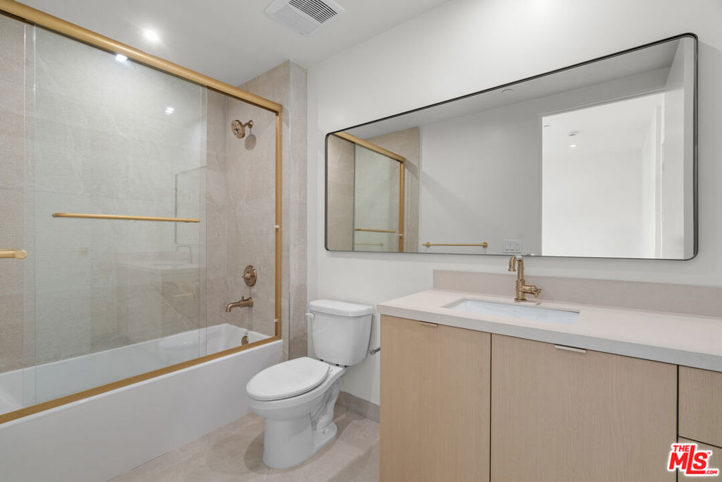 1808 Lincoln Boulevard - Photo 2
