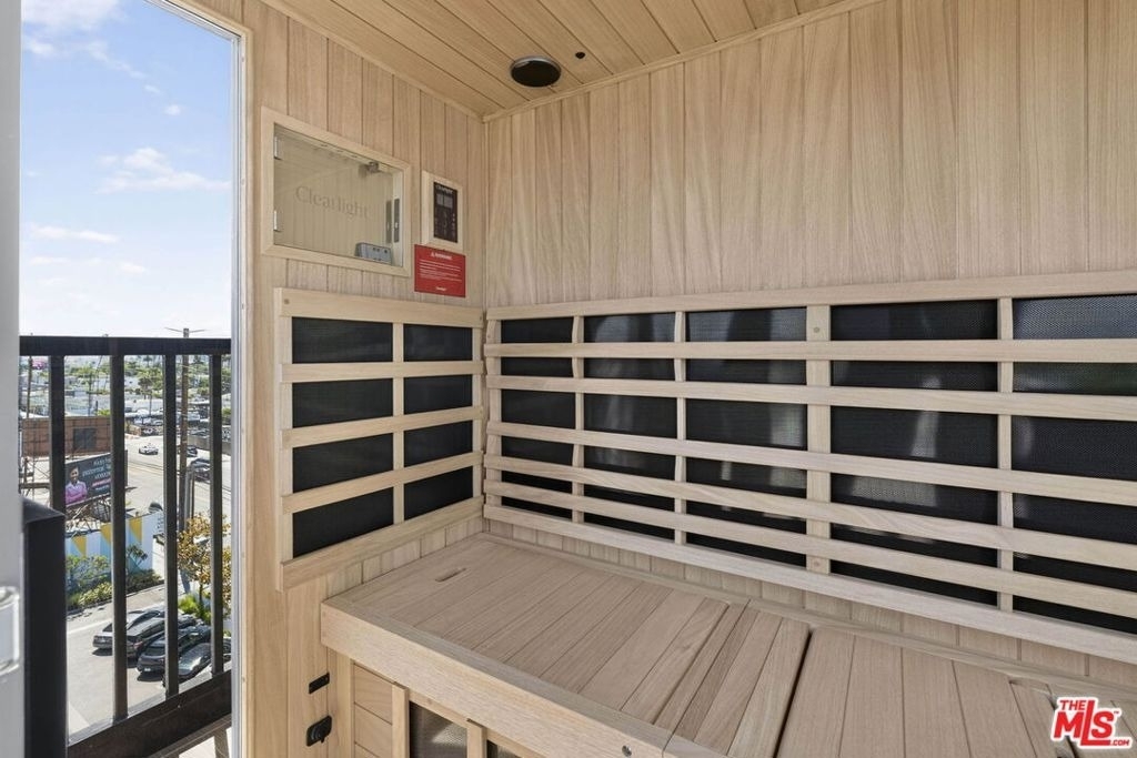 1808 Lincoln Boulevard - Photo 5