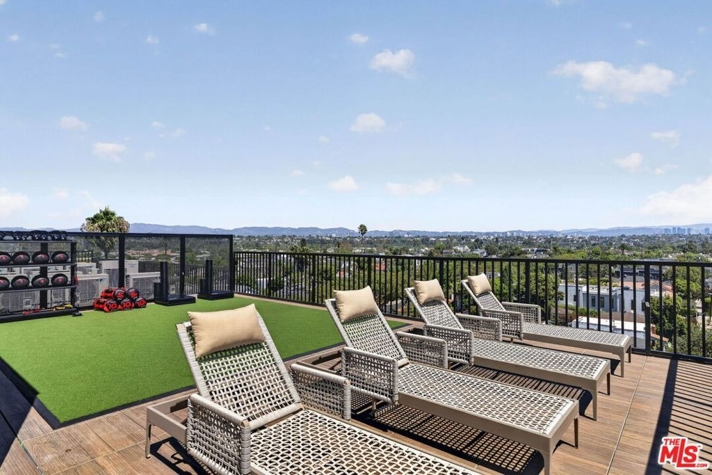 1808 Lincoln Boulevard - Photo 11