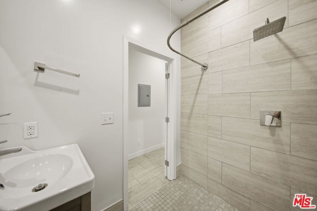 2910 Budlong Avenue - Photo 35