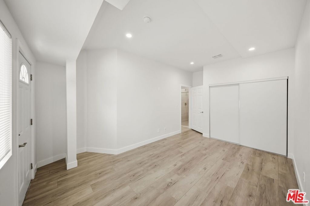 2910 Budlong Avenue - Photo 37