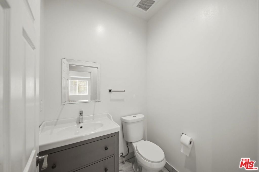 2910 Budlong Avenue - Photo 31