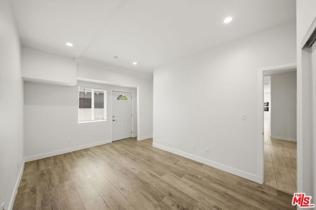 2910 Budlong Avenue - Photo 38