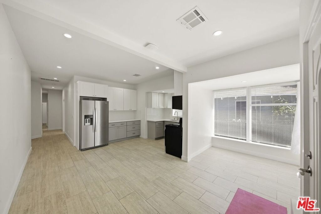2910 Budlong Avenue - Photo 7