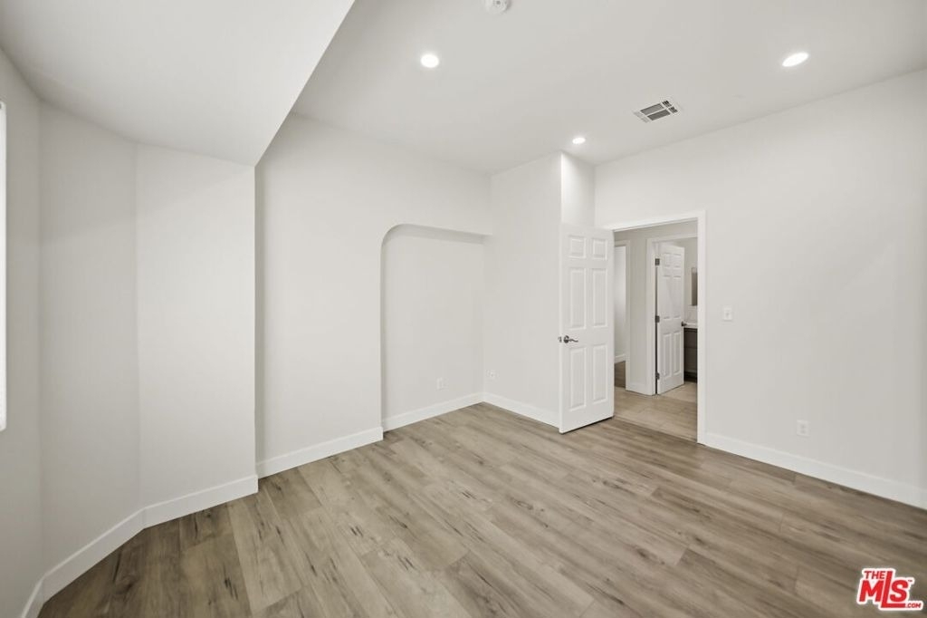 2910 Budlong Avenue - Photo 28