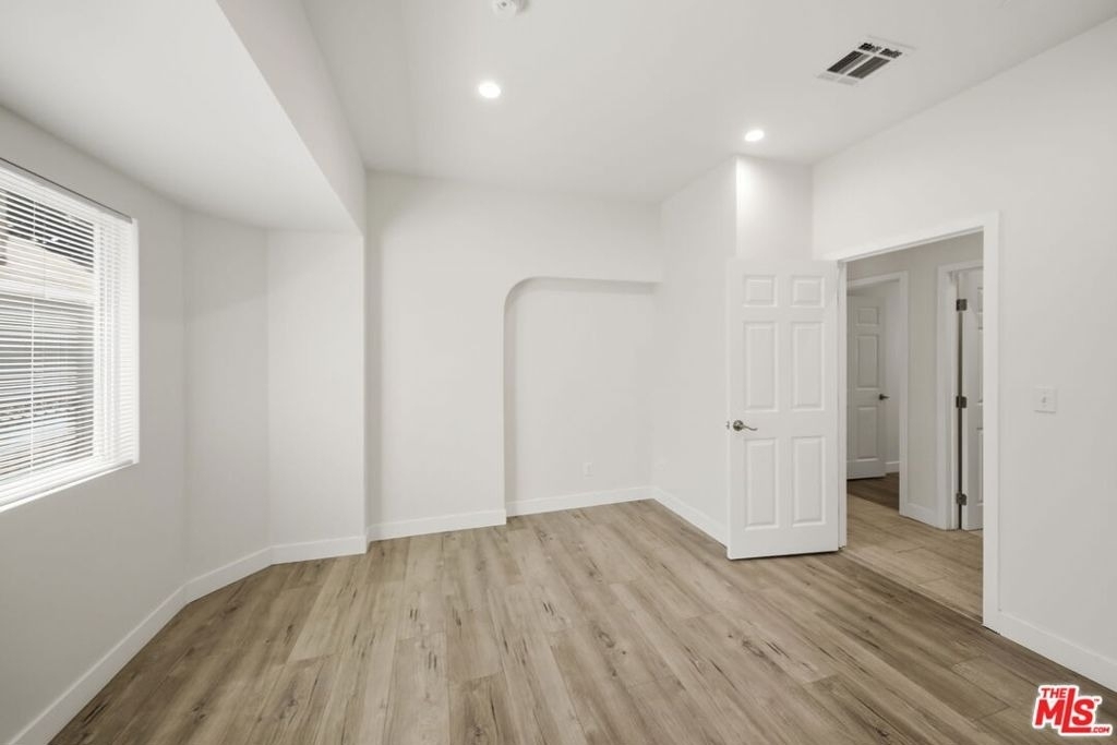 2910 Budlong Avenue - Photo 27