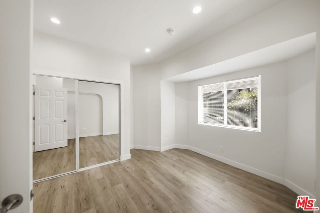 2910 Budlong Avenue - Photo 25
