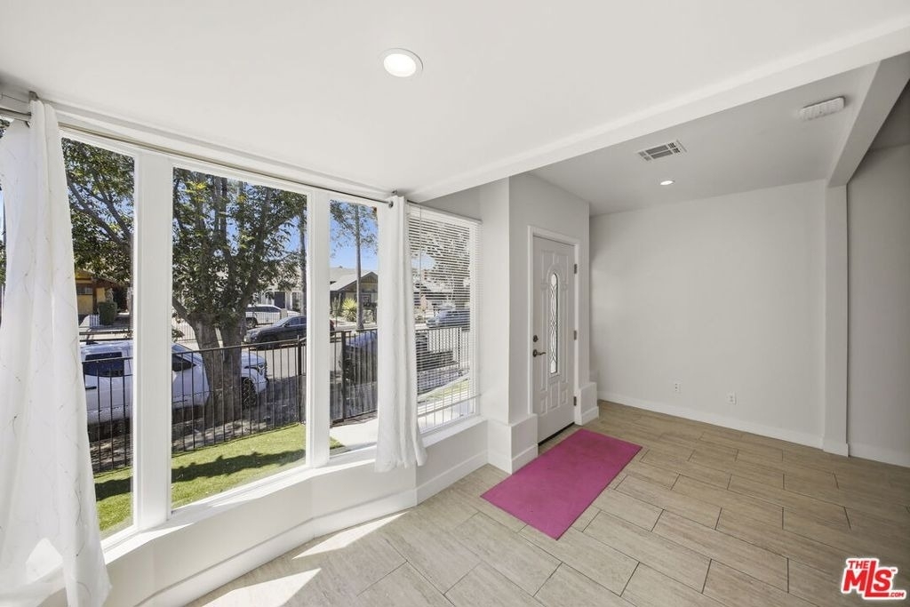2910 Budlong Avenue - Photo 12