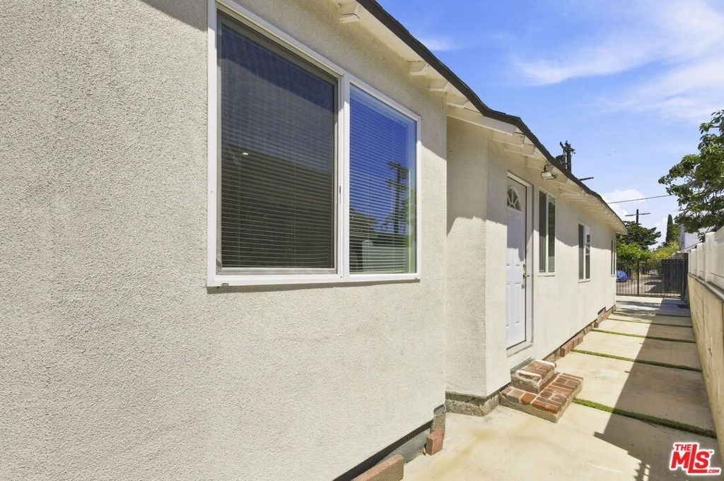 2910 Budlong Avenue - Photo 41