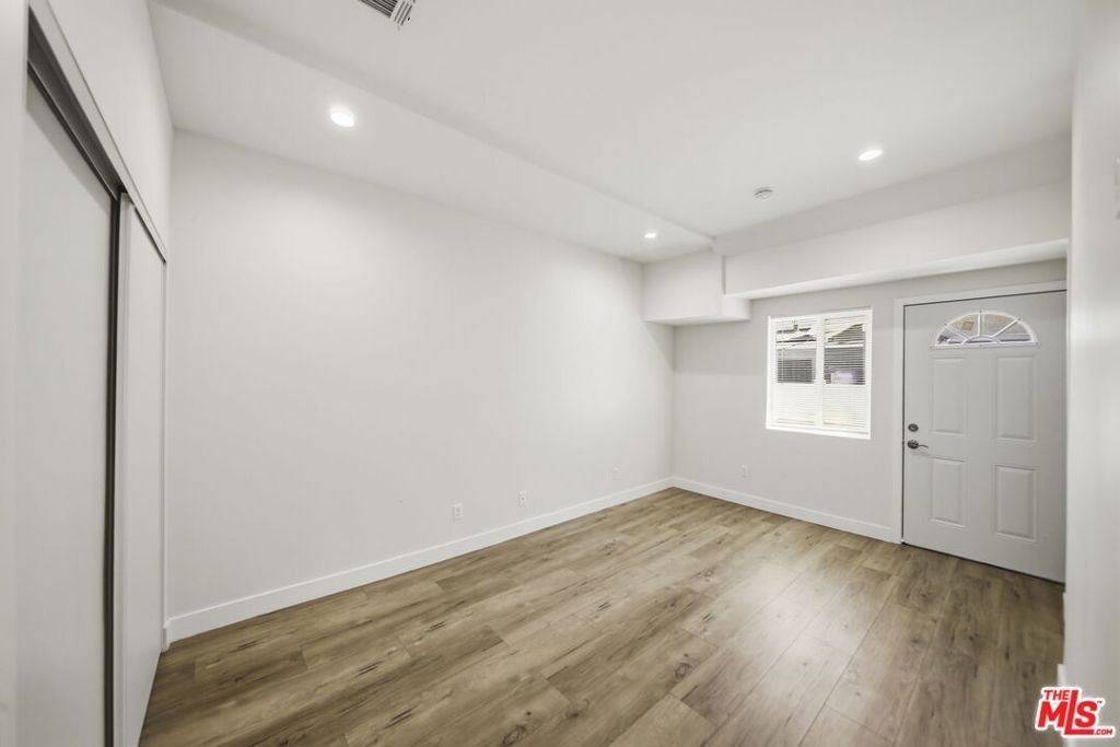 2910 Budlong Avenue - Photo 36