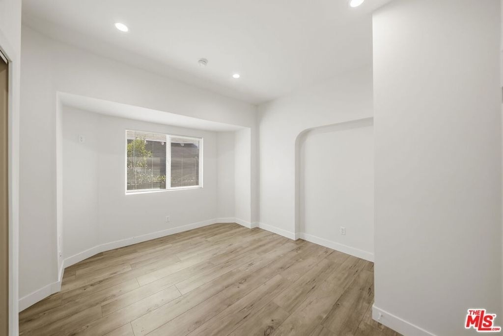2910 Budlong Avenue - Photo 30