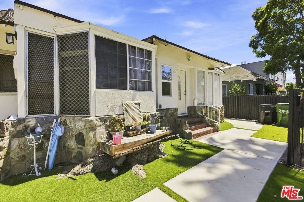 2910 Budlong Avenue - Photo 6