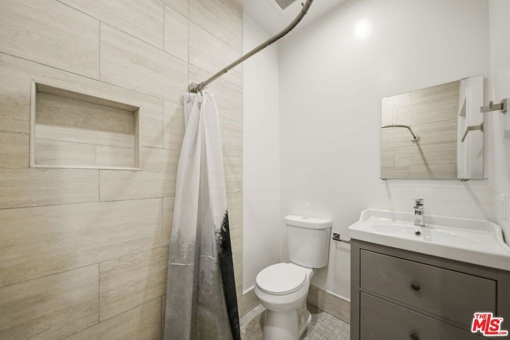 2910 Budlong Avenue - Photo 33