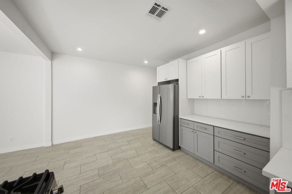 2910 Budlong Avenue - Photo 10