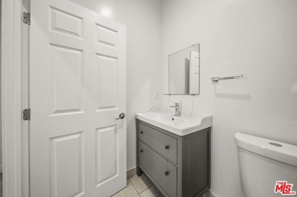 2910 Budlong Avenue - Photo 32