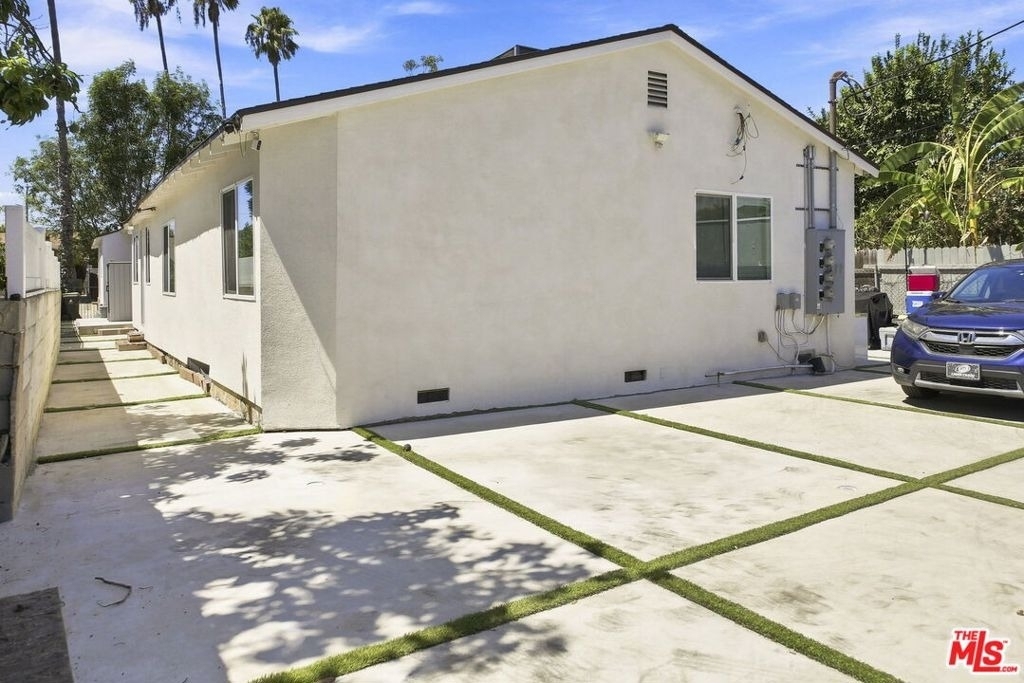2910 Budlong Avenue - Photo 40