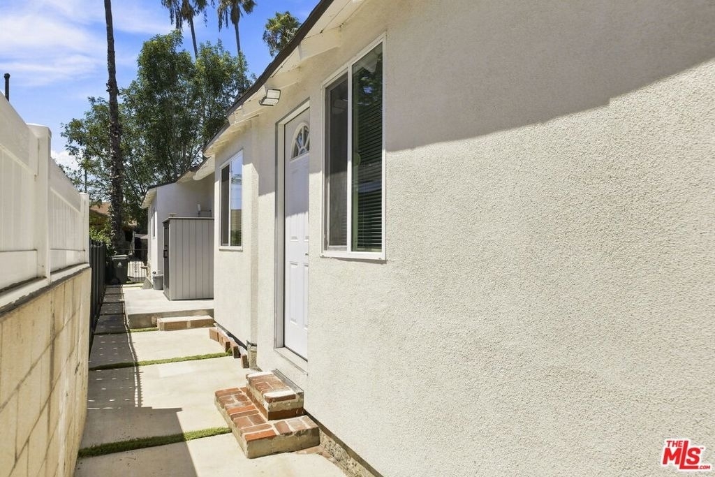 2910 Budlong Avenue - Photo 39
