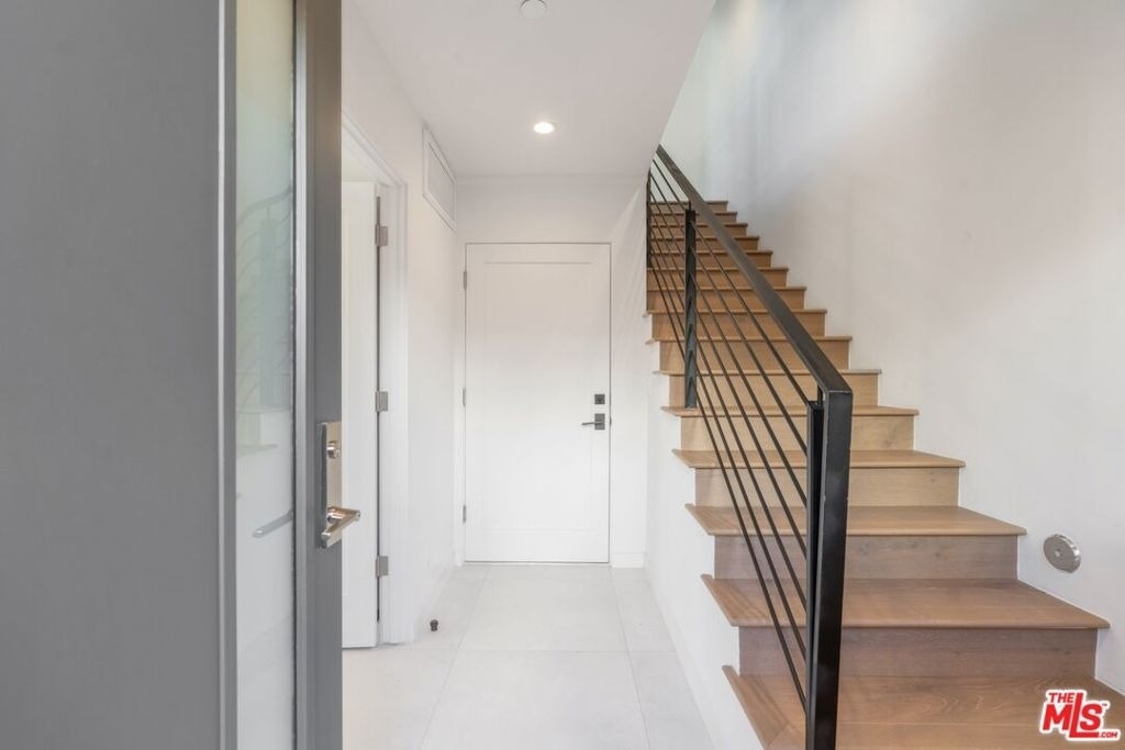 7150 Willoughby Avenue - Photo 9