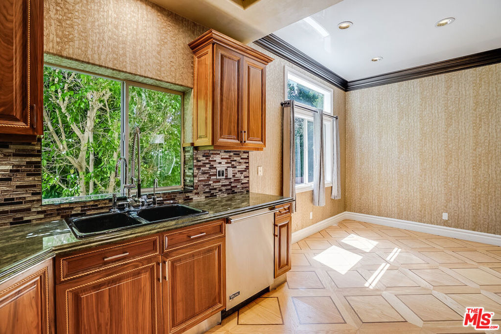 4520 Fulton Avenue - Photo 8
