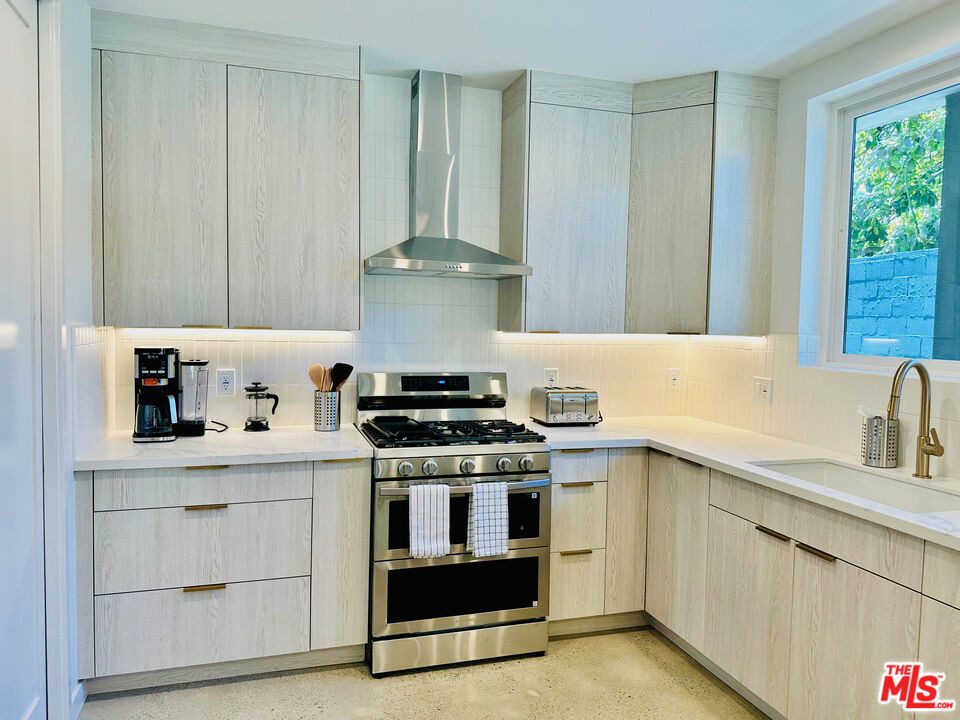 948 E 67th Street - Photo 4