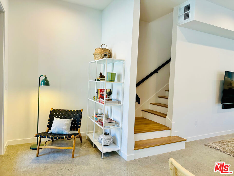 948 E 67th Street - Photo 13