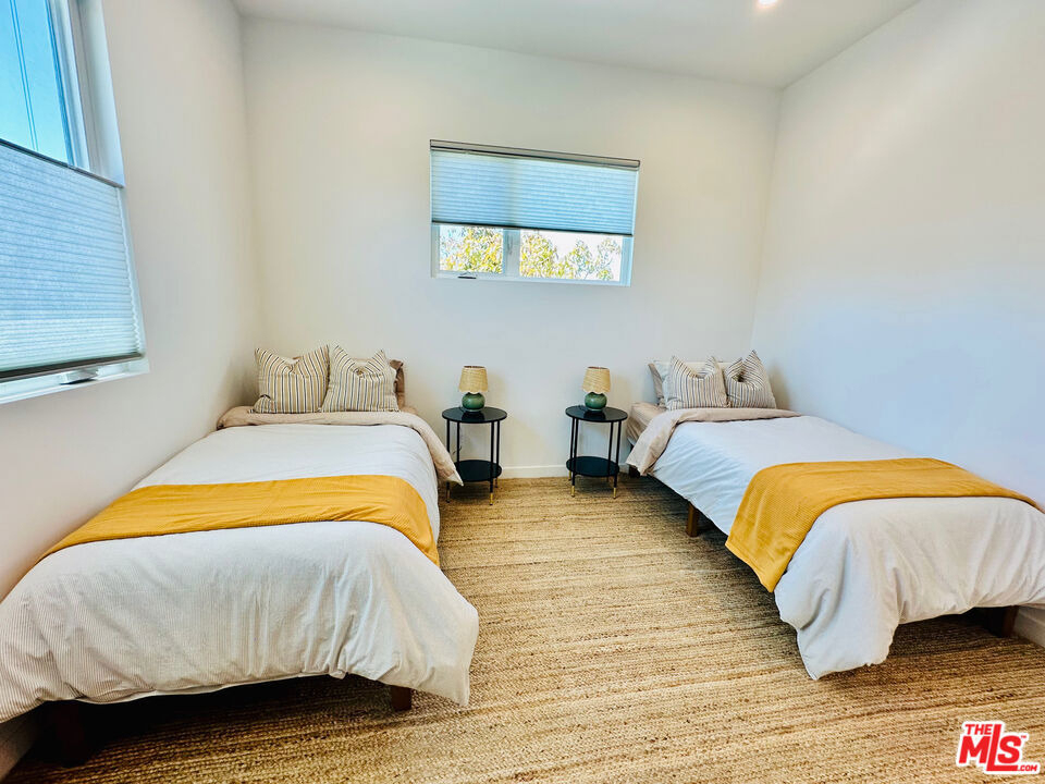 948 E 67th Street - Photo 37