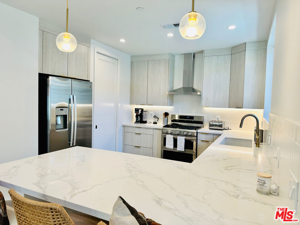 948 E 67th Street - Photo 8
