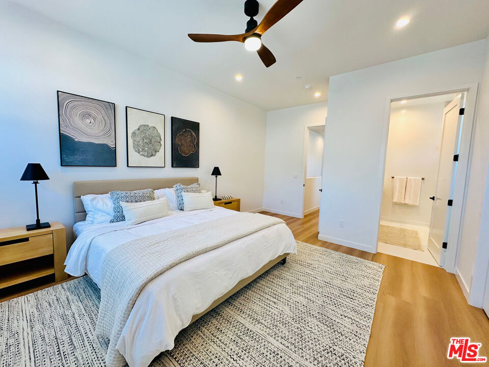 948 E 67th Street - Photo 15