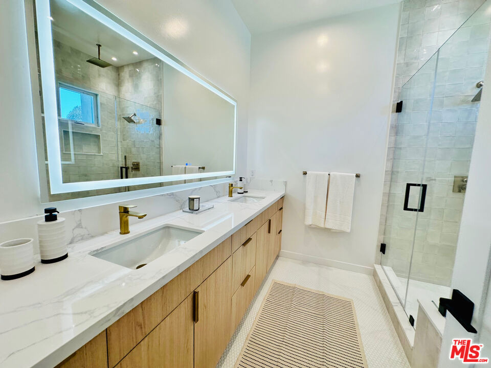 948 E 67th Street - Photo 19