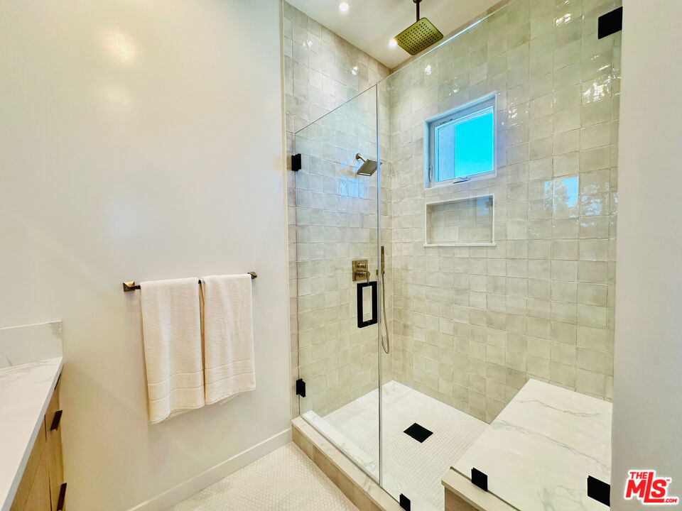948 E 67th Street - Photo 20