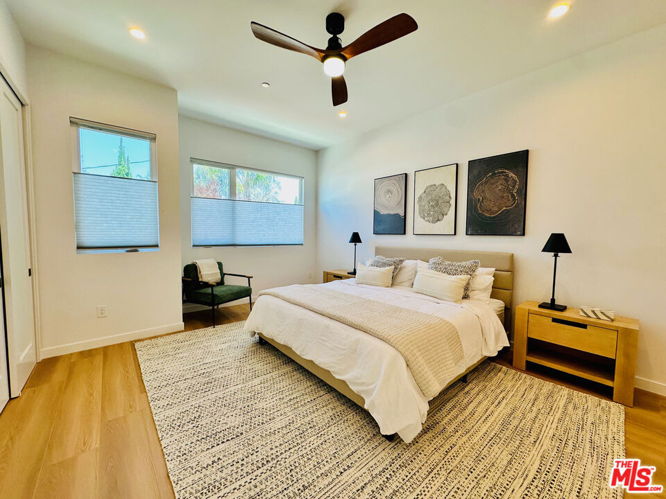 948 E 67th Street - Photo 14