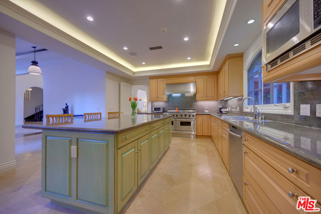 616 N Maple Drive - Photo 9