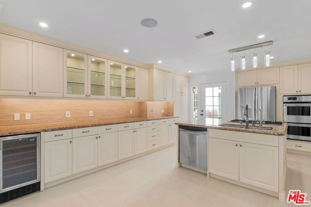 2128 Camden Avenue - Photo 6