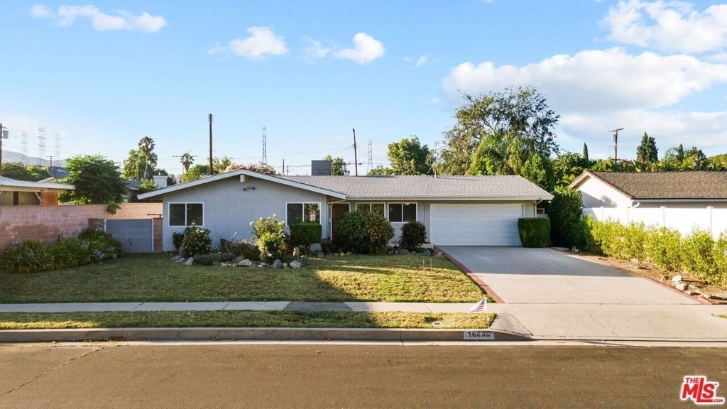16855 Donmetz Street - Photo 0