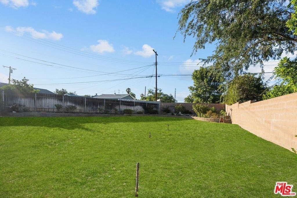 16855 Donmetz Street - Photo 19