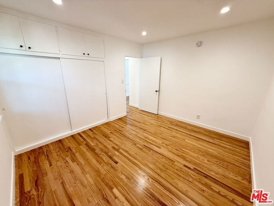1143 N Formosa - Photo 8
