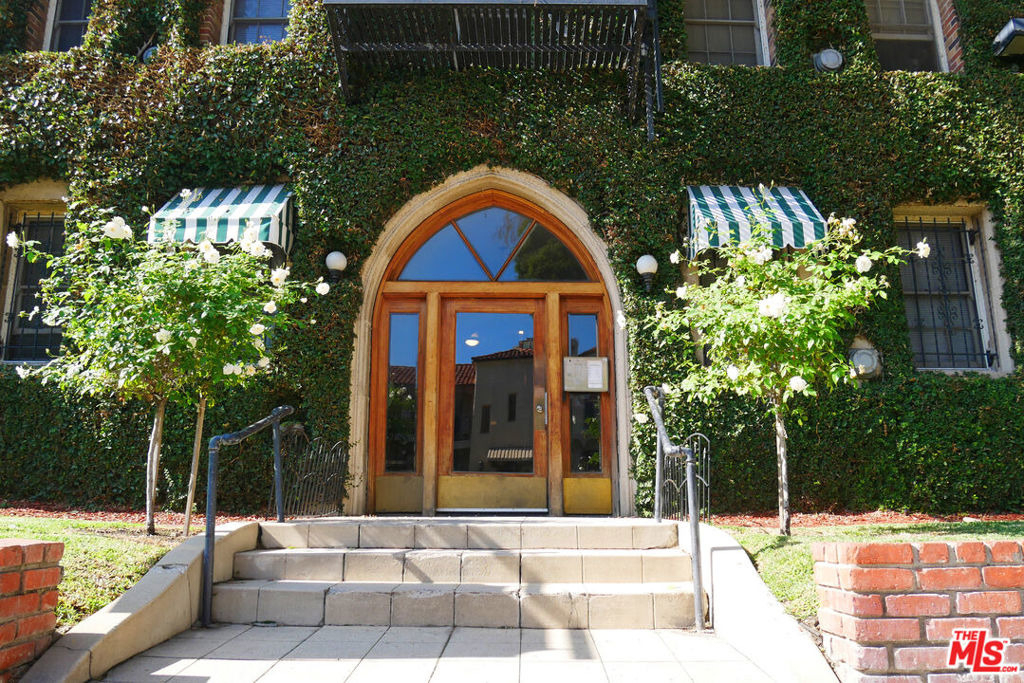 611 S Cloverdale Avenue - Photo 3