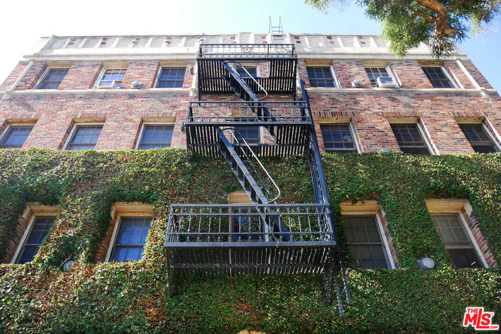 611 S Cloverdale Avenue - Photo 2