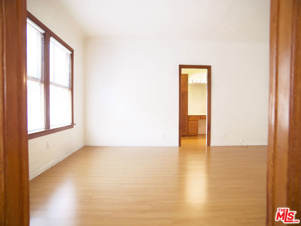 611 S Cloverdale Avenue - Photo 11