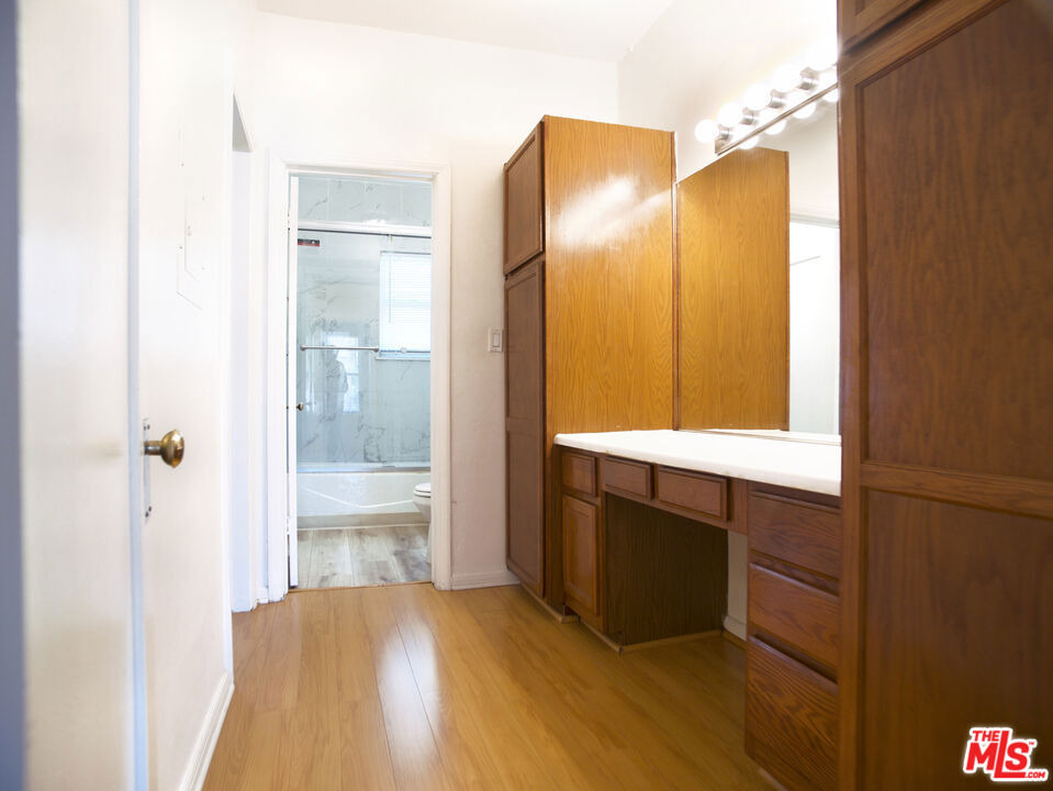 611 S Cloverdale Avenue - Photo 12