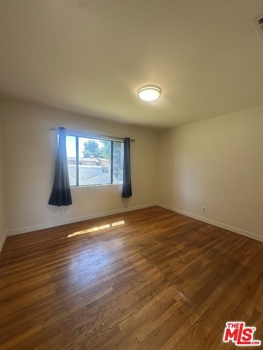 7359 Amestoy Avenue - Photo 26