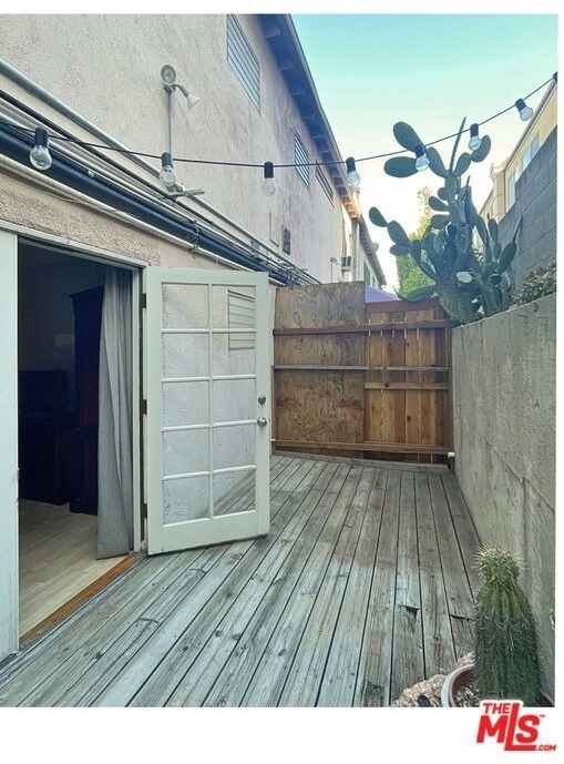 1145 Larrabee Street - Photo 9