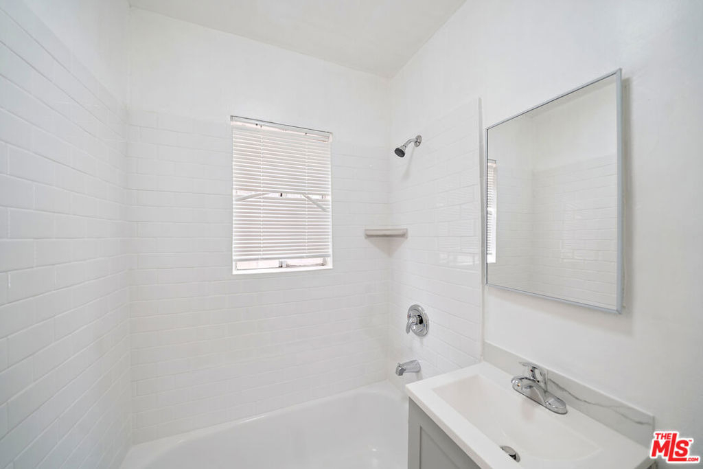 8633 Denver Avenue - Photo 9