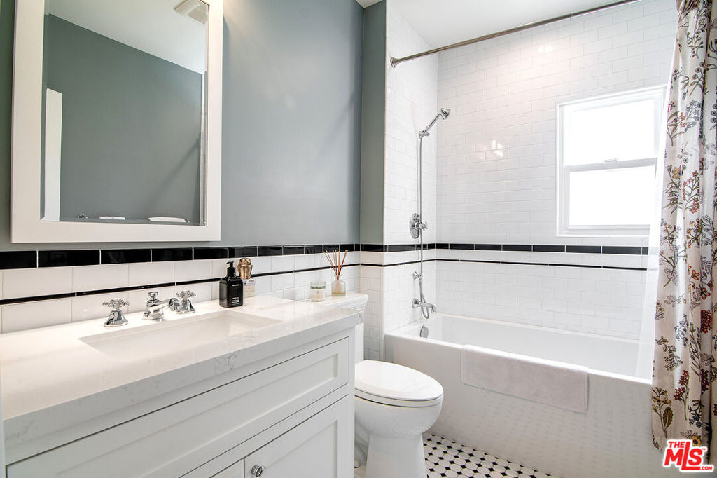 228 S Orange Drive - Photo 19