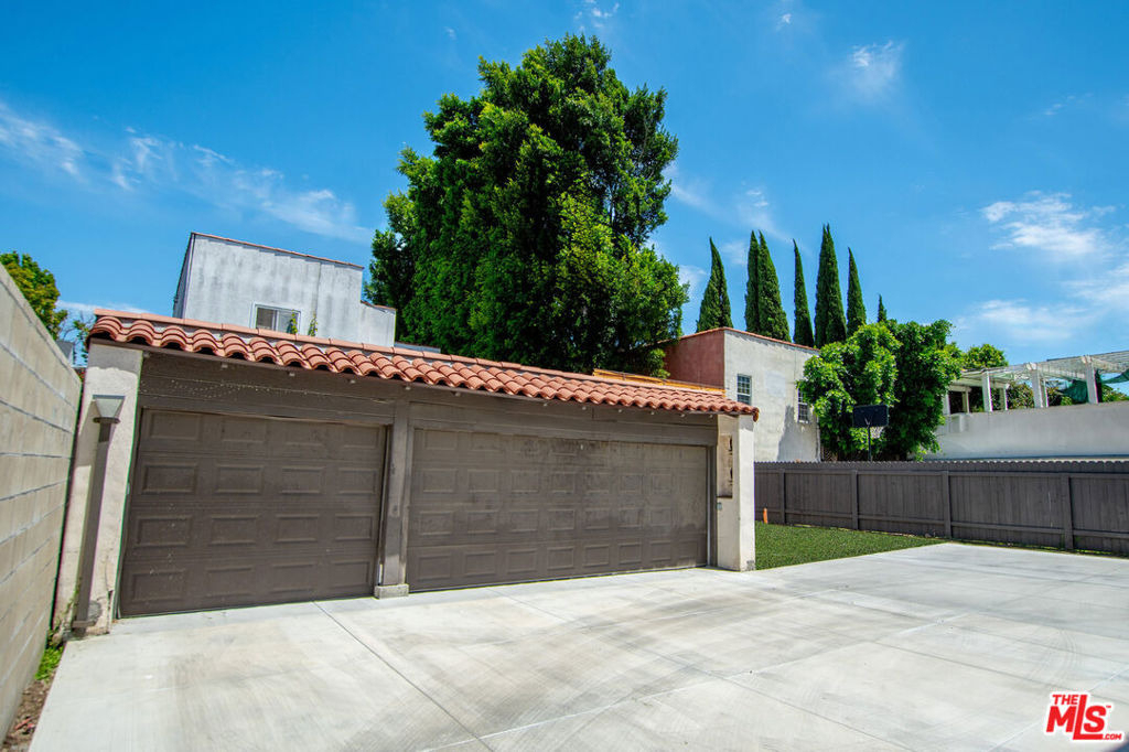 228 S Orange Drive - Photo 22