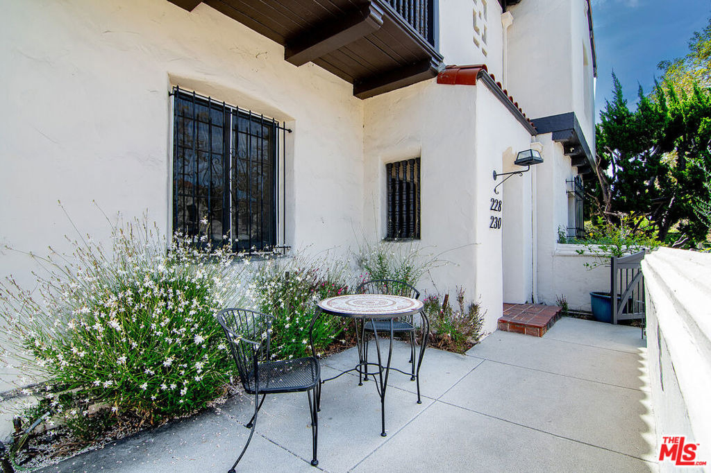 228 S Orange Drive - Photo 2