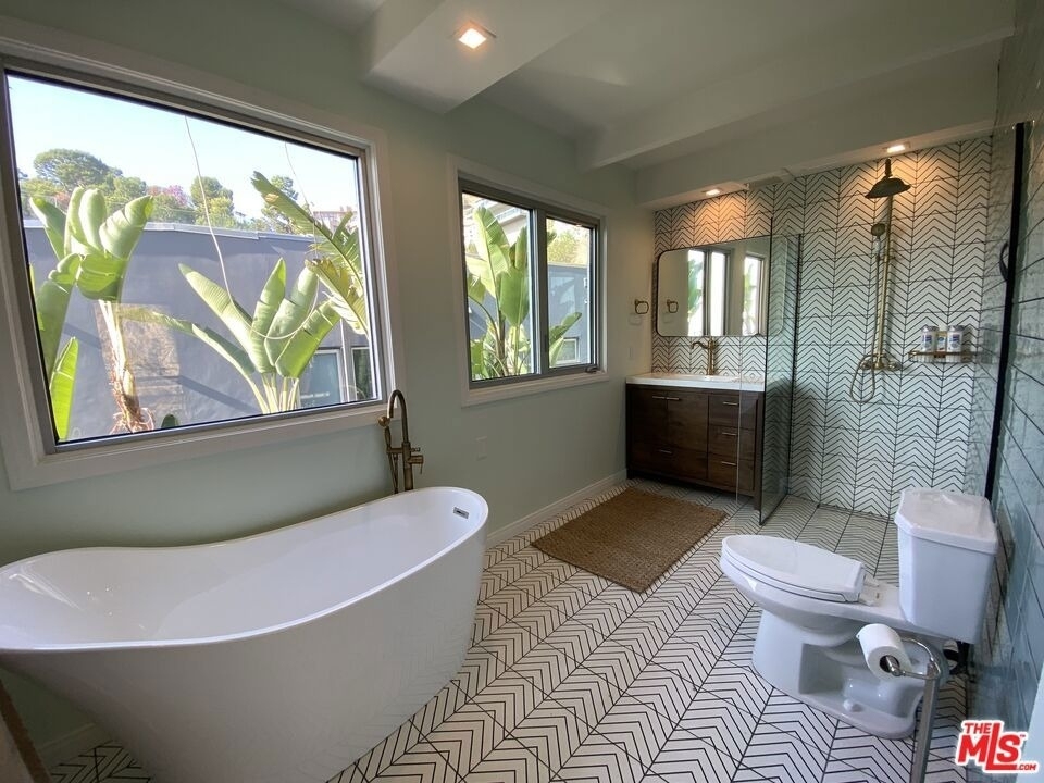 2144 Sunset Plaza Drive - Photo 21