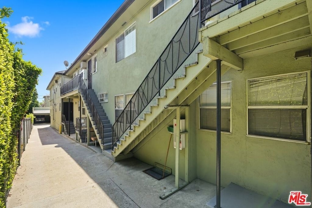 1818 N Kingsley Drive - Photo 11