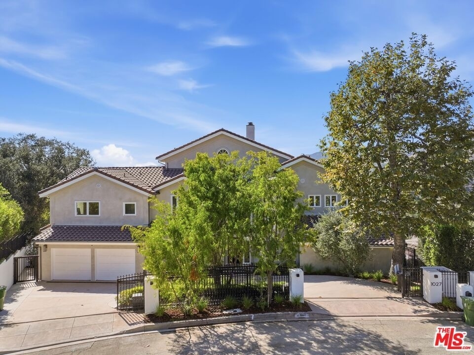 1027 Ravoli Drive - Photo 3